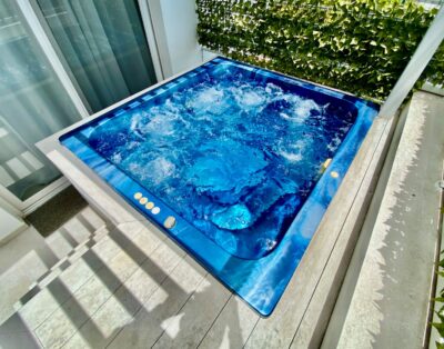 Loft Center with jacuzzy